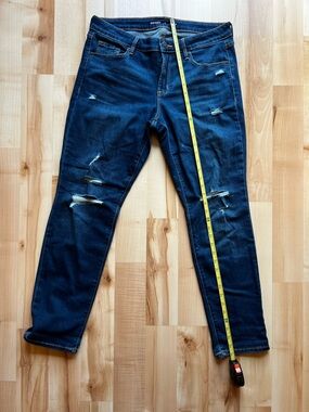 Old Navy Women’s Distressed Slim Straight Jeans in Dark Blue